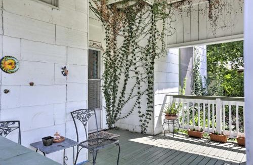 Northwest Los Angeles Heights House | Unique Art Home < 5 Miles to San Antonio Riverwalk