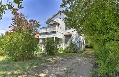 Northwest Los Angeles Heights House | Unique Art Home < 5 Miles to San Antonio Riverwalk