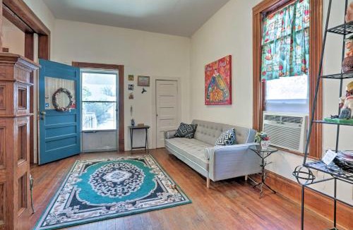 Northwest Los Angeles Heights House | Unique Art Home < 5 Miles to San Antonio Riverwalk