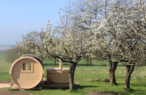 Saint-Michel-Mont-Mercure Cabin | Unique Barrel Stay So'Happy – A Gourmet Getaway in Vendée