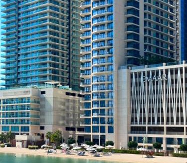 Dubai Marina Apartment | Unique Beach Villa in Dubai Harbour steps to Beach Marina Skyline Views