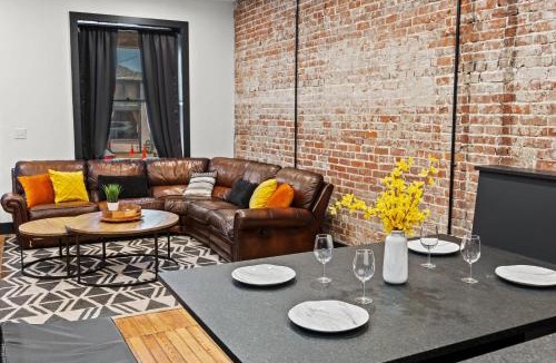 Shelby Park House | Unique Black Home in the Heart of Shelby Park