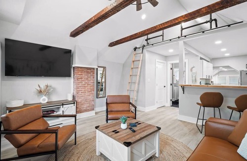 Detroit - Shoreway Apartment | Unique BOHO Ohio City Loft Apt