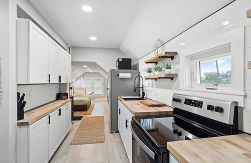 Detroit - Shoreway Apartment | Unique BOHO Ohio City Loft Apt