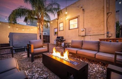 Central Sacramento House | Unique Bungalow w/hot Spa in DT