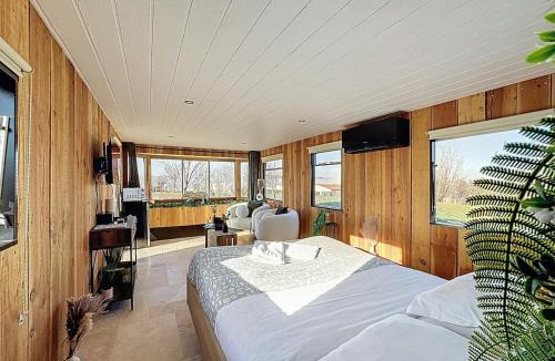 Vic-le-Comte Apartment | Unique Cabane 4 spa Centre Équestre & Snack