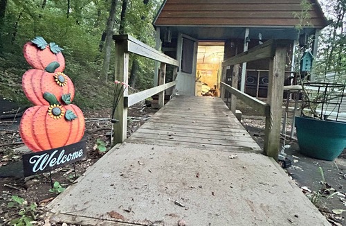 Park Hill Cabin | Unique cabin at Lake Tenkiller in the woods. Near Illinois River! Private, quiet