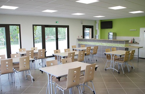 Veauchette Cottage | Unique cabin by a pond, pets allowed, private terrace