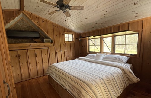 Rutherfordton Cabin | Unique cabin by a Pond