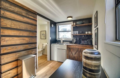 Gentry Cabin | UNIQUE Cabin! Close to Downtown Siloam Springs