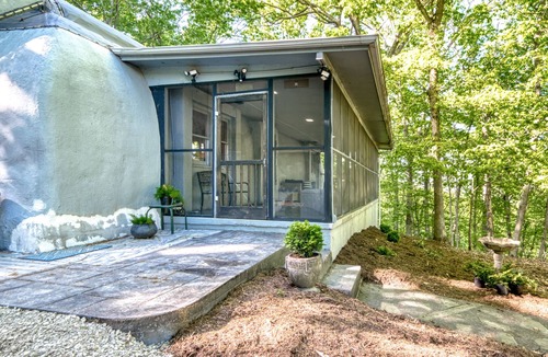 Radford Cabin | Unique Cabin - near VT, Radford U, Pete Dye Golf Course, New River, Claytor Lake