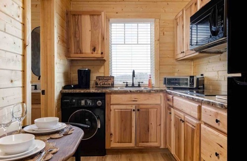 Bluff City House | ❤️Unique Cabin studio, in Heart of the tri cities