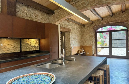 Pals House | Unique catalan farmhouse with rustic charme dating back to the 16th century