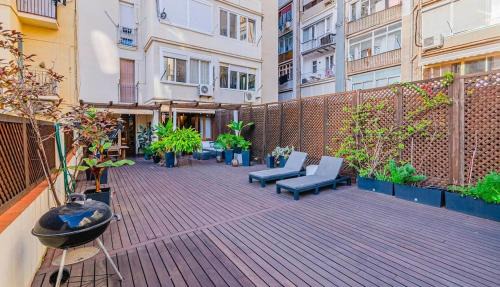 el Camp d'en Grassot i Gracia Nova Apartment | Unique central home with large terrace & pool