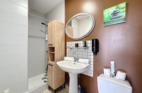 Vic-le-Comte Apartment | Unique, Chambre 2,centre équestre & snacks