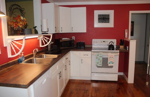 Pigeon Forge Cottage | Unique Charm, Pets (2 Max) welcome, Pigeon Forge, 2-4 guests