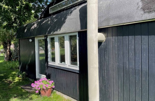 Smidstrup Strand Cottage | Unique Circus Wagon: Near Beach & Calm