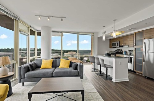Tysons Apartment | Unique Collection | Luxury | Balcony| Rooftop Pool