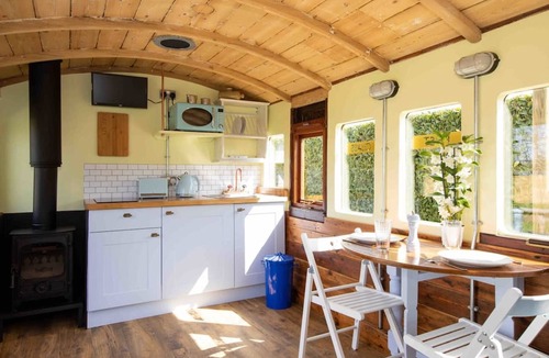 Birdham Apartment | Unique Comfy Remodelled Railway Carriage