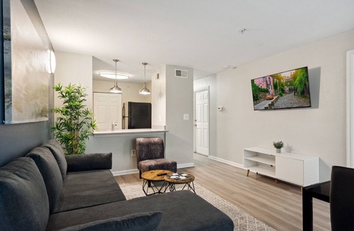 Pleasant Valley Apartment | Unique & Cozy Apt - 8 Mins to DT - Hot Tub - Pool