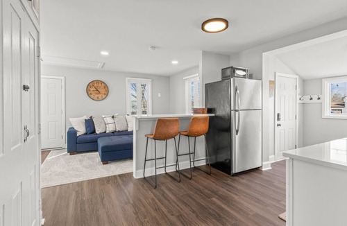 North Wales Cottage | Unique & Cozy Carriage House ~ Queen Beds ~ Patio!