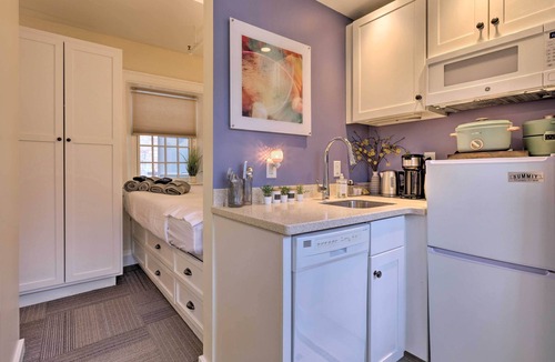 Downtown Apartment | Unique & Cozy Downtown Studio in Historic Mall!