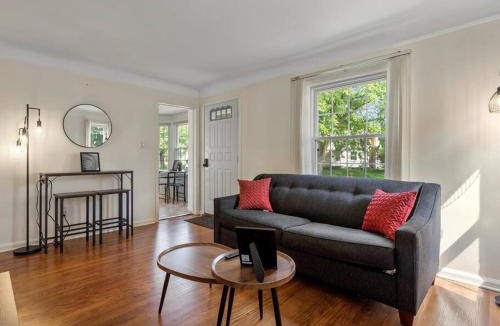 Ferndale House | Unique & Cozy Hideaway!
