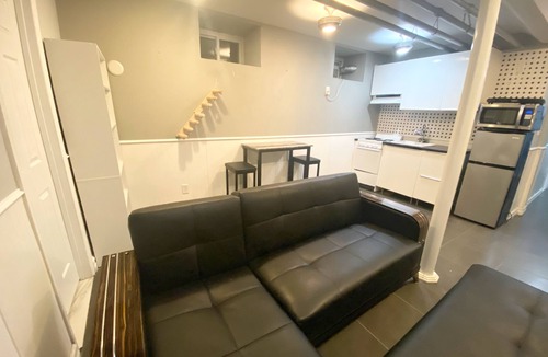Guttenberg House | Unique, cozy & spacious basement apt close to NYC