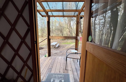 Iowa Hill House | Unique Cozy Yurt Bungalow in Serene Garden Valley – AC, Heat & Pure Tranquility.