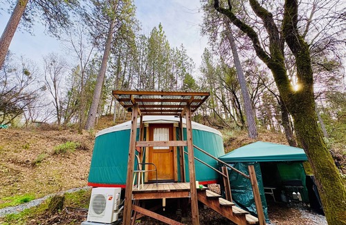 Iowa Hill House | Unique Cozy Yurt Bungalow in Serene Garden Valley – AC, Heat & Pure Tranquility.