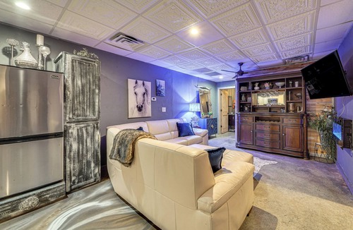 Broken Bow Apartment | Unique Creekside Apt in Broken Bow w/Deck Access