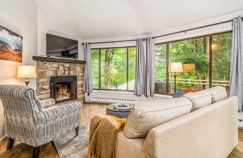 Beech Mountain House | Unique, Dog-Friendly Home in the Woods w/ a Deck & Forest View - Near Skiing