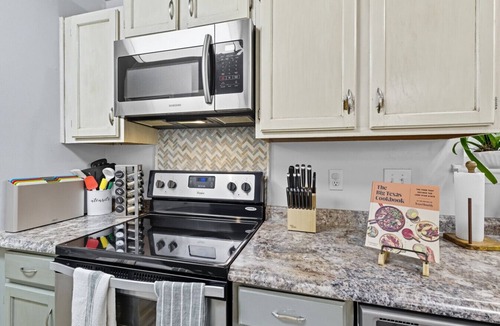 Live Oak House | Unique Dome Escape | Hot Tub, Game Room, Sleeps 14