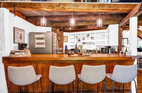 Milton House | Unique Domes! Hot tub! Game Room! Bar! Mtn Views!