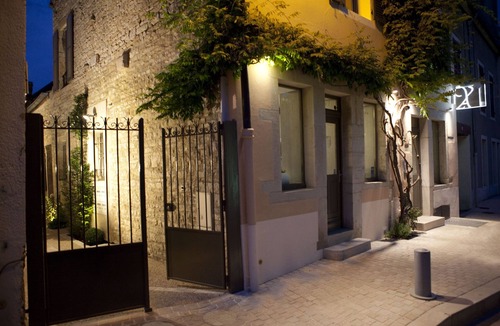 Nuits-Saint-Georges Apartment | Unique: dormez dans une cave voûtée!