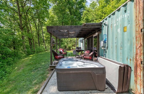 Somerdale Cabin | Unique Dover Accommodation with a Hot Tub Perfect for Glamping in Ohio
