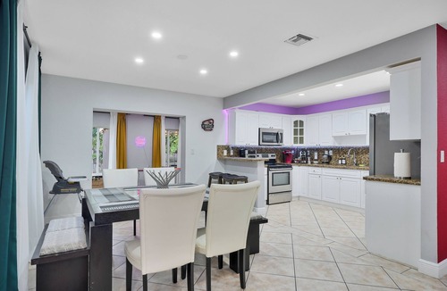 Coral Way House | Unique Escape GameRoom! Bar, BBQ, Spacious, and Near Beach