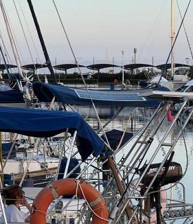 Poblats Maritims Boat Rental | Unique Experience in Sailboat! In The 4 Seasons! B shi
