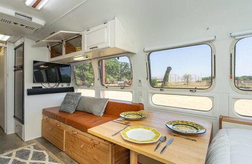 Dennis House | Unique Farm Experience in Airstream Close to Town