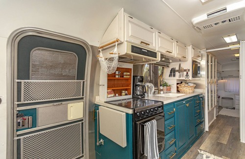 Dennis House | Unique Farm Experience in Airstream Close to Town