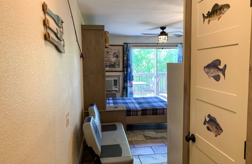 Table Rock Condo | UNIQUE FISHING THEME Studio, complete renovation, FREE WI-FI
