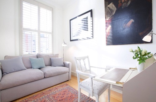 St. Mary's Park Apartment | Unique flat steps from Battersea Park