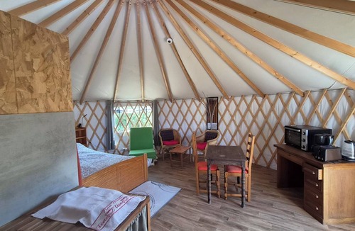 Querrien Cabin | Unique, fully equipped yurt for 2–3 people