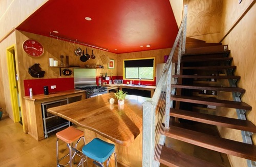 Hunchy Cabin | Unique funky Arthouse ‘Franks Place’ Hunchy Valley