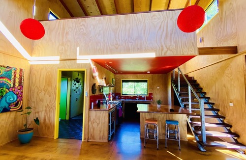 Hunchy Cabin | Unique funky Arthouse ‘Franks Place’ Hunchy Valley