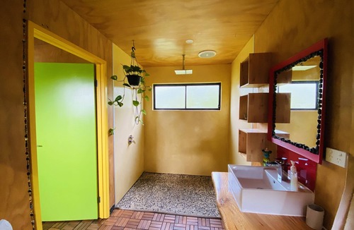 Hunchy Cabin | Unique funky Arthouse ‘Franks Place’ Hunchy Valley