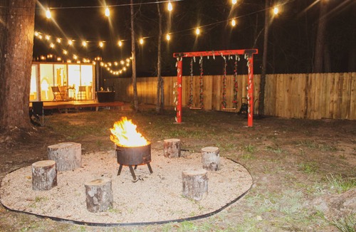 Cleveland Cabin | Unique Getaway for Couples