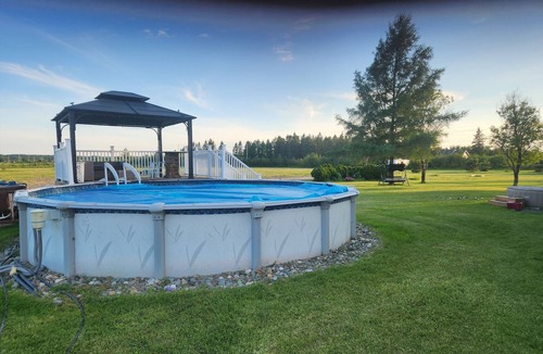 Chelmsford House | Unique getaway or travel stop, just 10 minutes off TransCan Highway