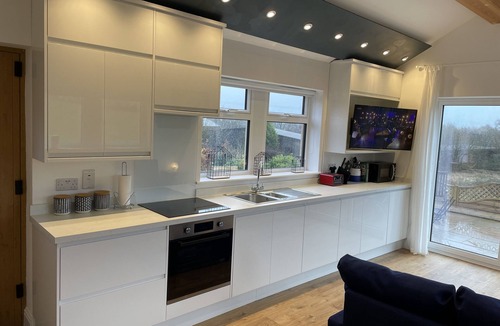 Rastrick House | Unique getaway, surrounded by fields close to two great pubs.