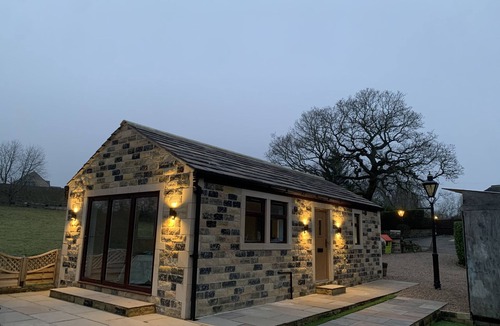 Rastrick House | Unique getaway, surrounded by fields close to two great pubs.